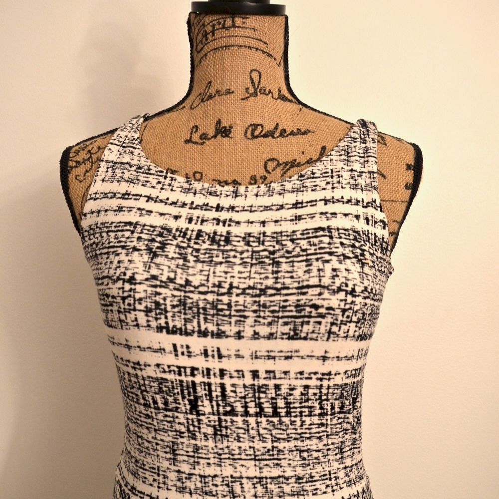 Black and White Print Shift dress - Picture 2 of 7